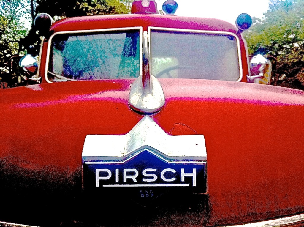 Firetruck-Pirsch-Hood-Ornament