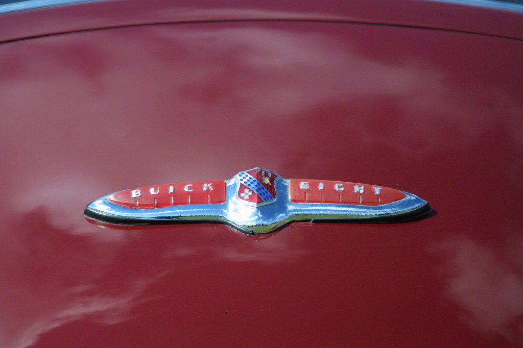 1947:8 Buick in Austin Emblem