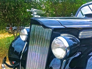 Packard-in-West-Lake-Hills-Front-Detail