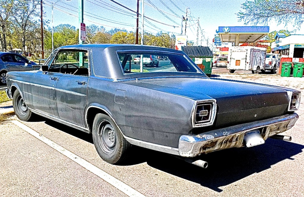 1966-Ford-Sedan1