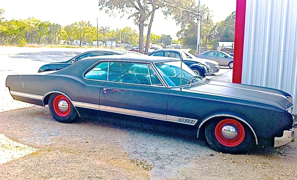 1966-Oldsmobile-Side-View