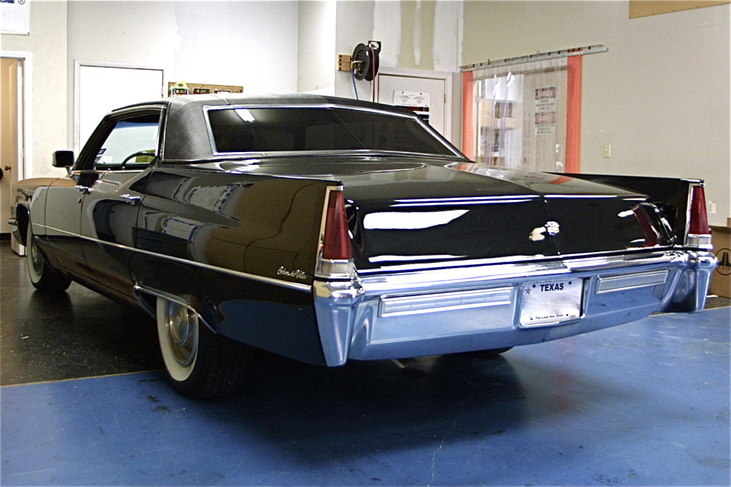 1969 Cadillac Sedan deVille at Custom Sounds on S Lamar rear quarter 2