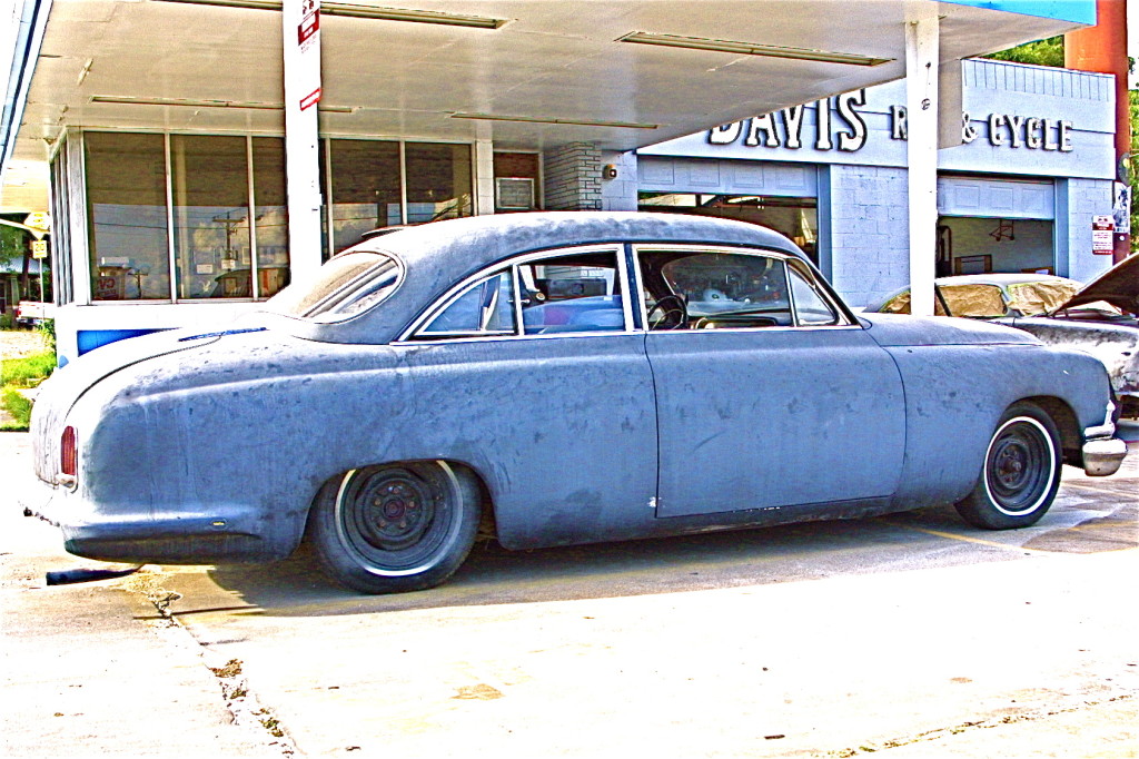 Early 50s Lincoln at Davis Rod and Custom side