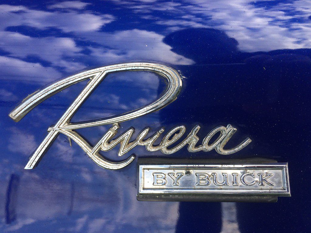 1976 Buick Riviera in Austin TX, emblem