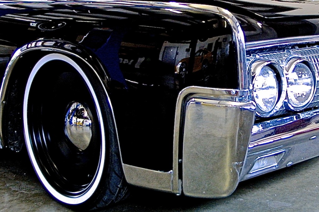Black Lincoln at Elite Motorworks front detail - Version 2