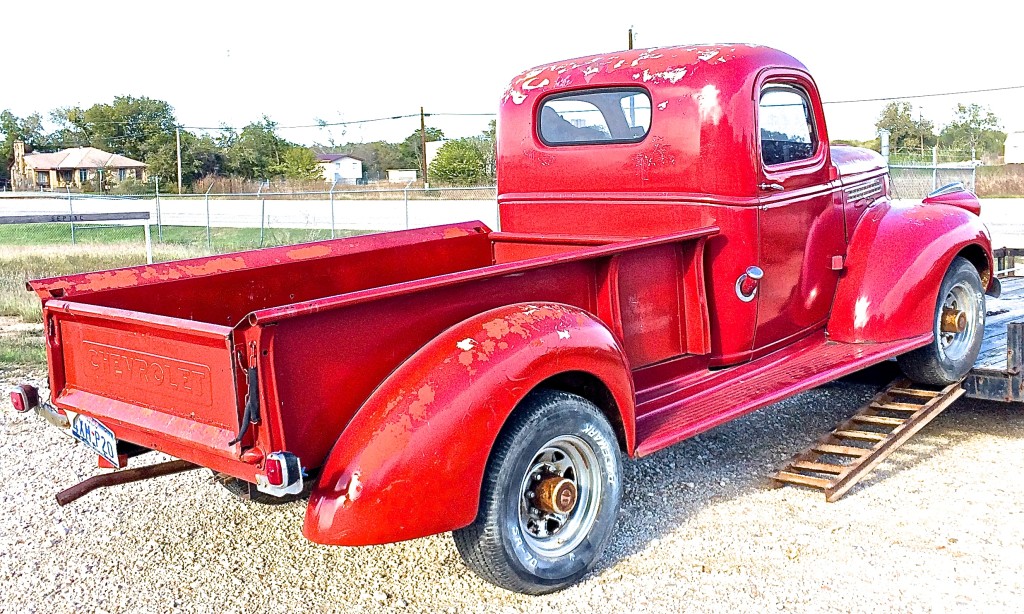 1946:7 Chevrolet Pickup in Taylor, TX rear