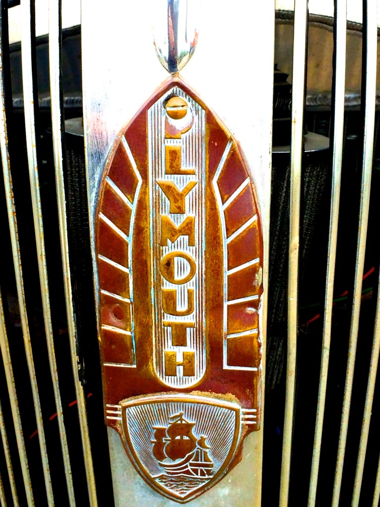 Plymouth Pickup Custom emblem