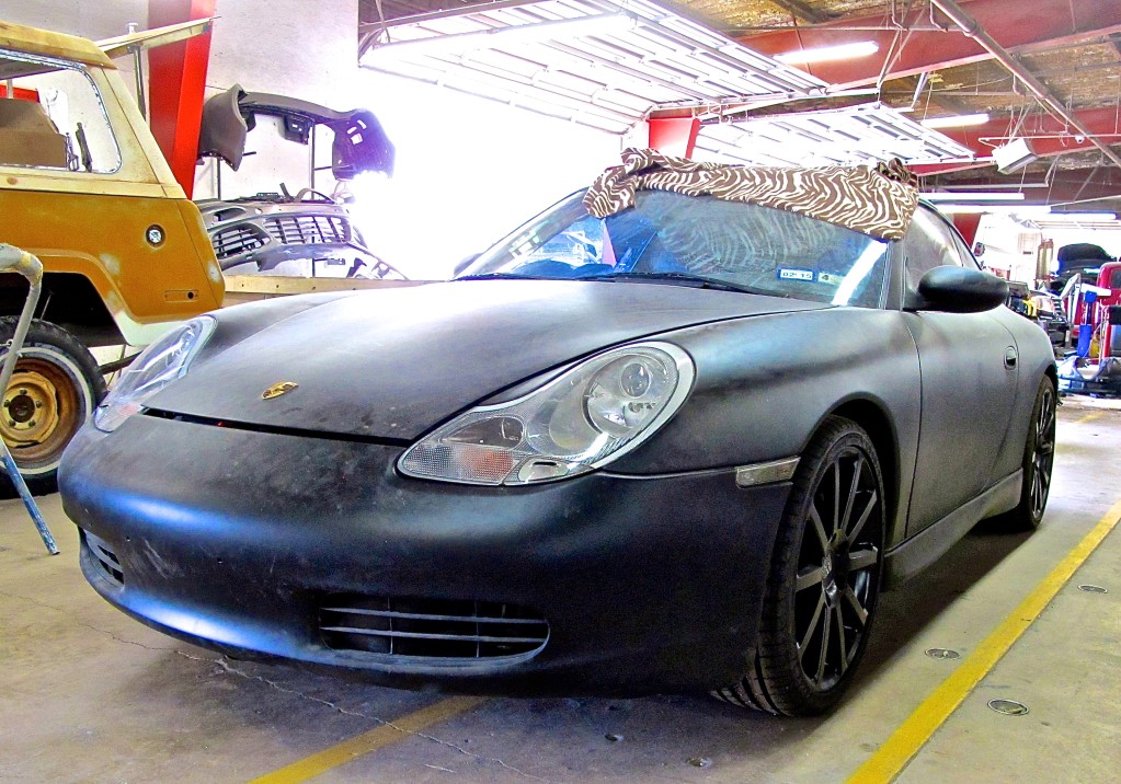 Stealthy Porsche 911 in Liberty Hill, TX