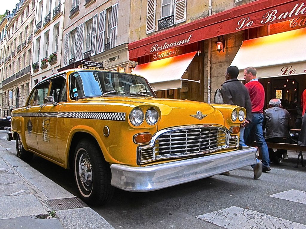 Chcker Taxi in Paris France