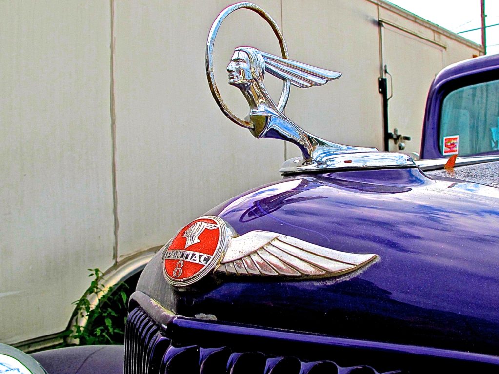 1933 Pontiac Hot Rod at Murphos in Austin TX emblem and hood ornament