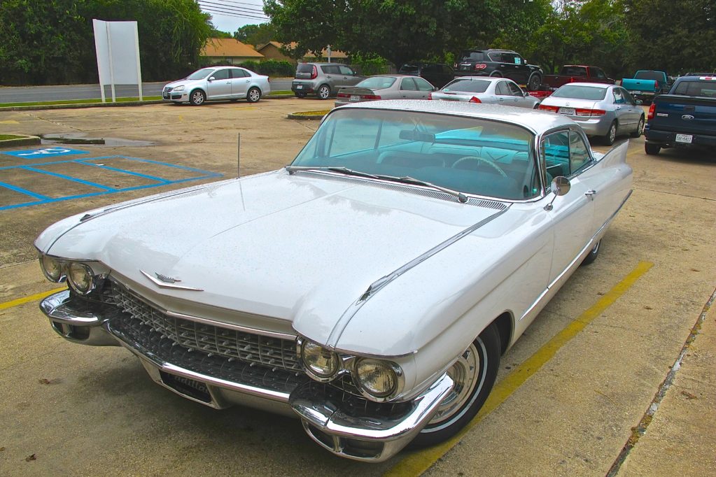 1960-cadillac-coupe-deville-in-austin-texas-atxcarpics-com
