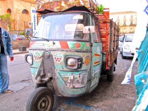 ape-3-wheel-truck-in-catania-sicily-atxcarpics-com-front