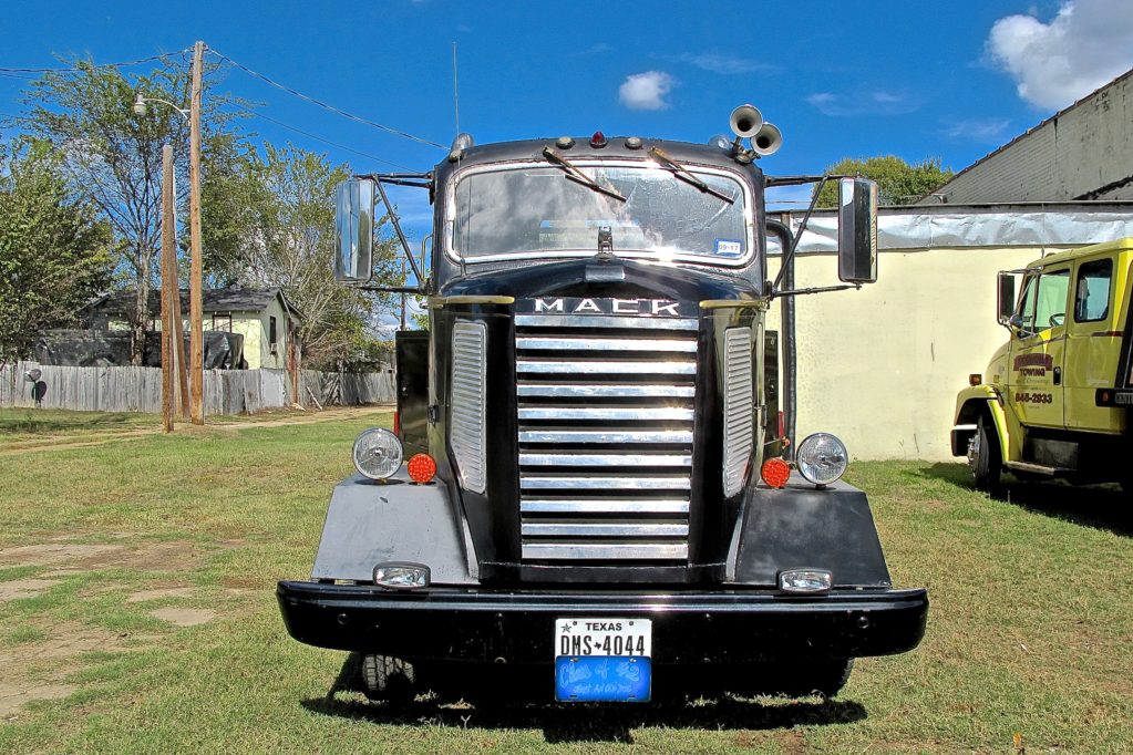 1942-mack-truck-in-gladewater-tx-front
