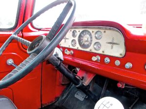 truck-1959-ford-4x4-diesel-dashboard