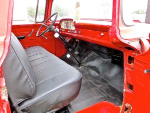 truck-1959-ford-4x4-diesel-interior