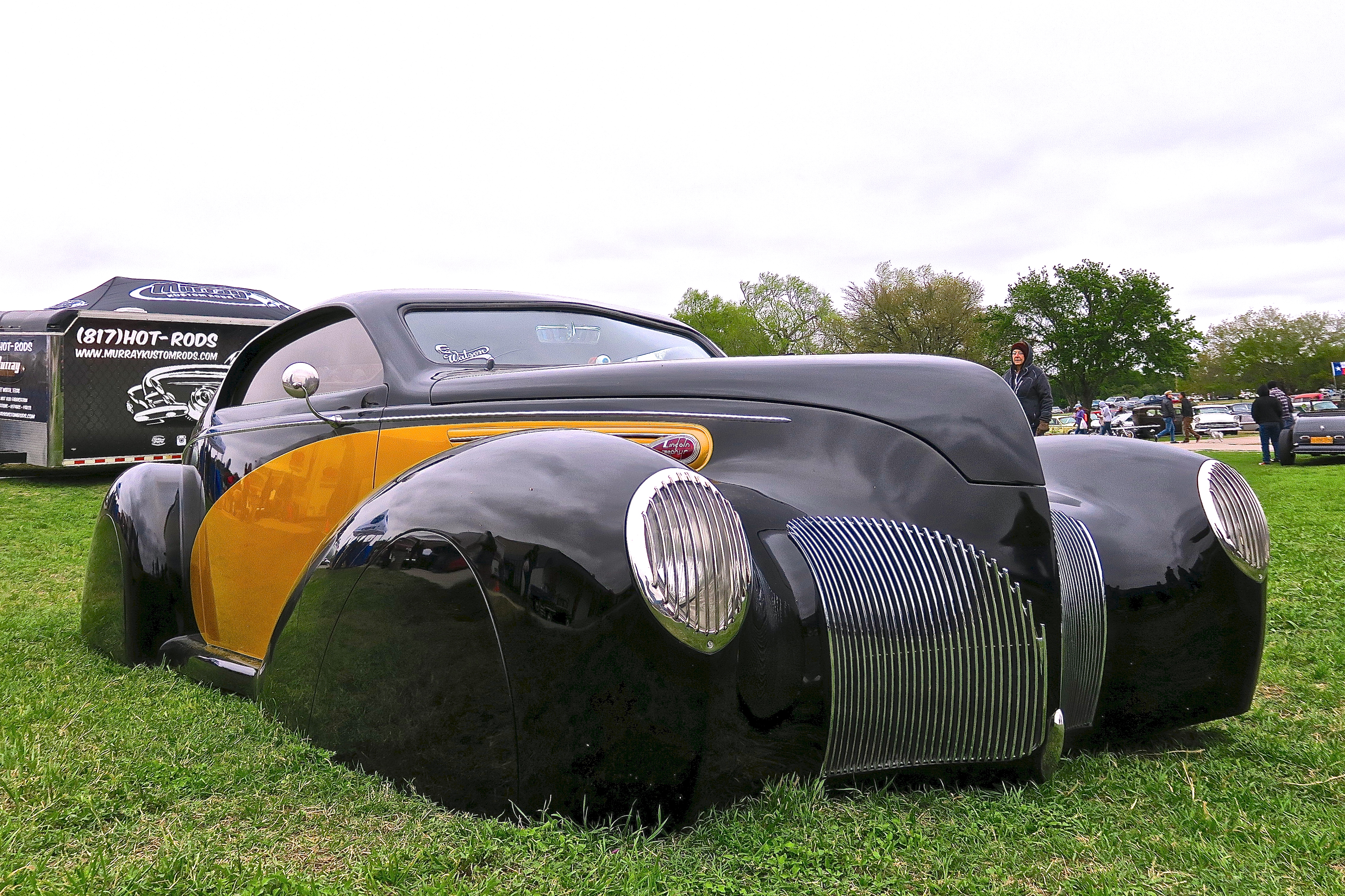 Brilliant 1938 Lincoln Zephyr Custom - front